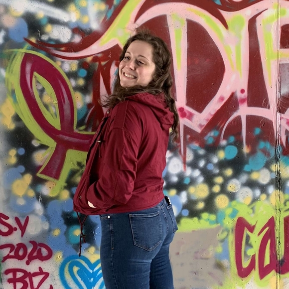 Meet your Posher, Kelsey - Picture 2 of 3